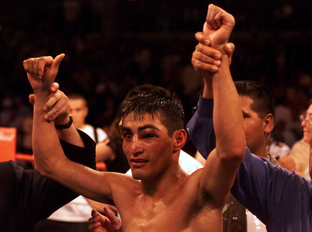 033542.SP.0728.fight10.RG Erik Morales has his arms raised in victory, despite the looks of his le