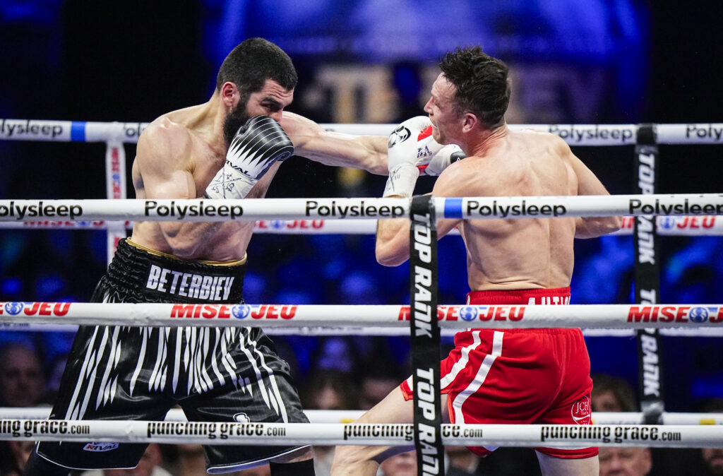 Artur Beterbiev v Callum Smith