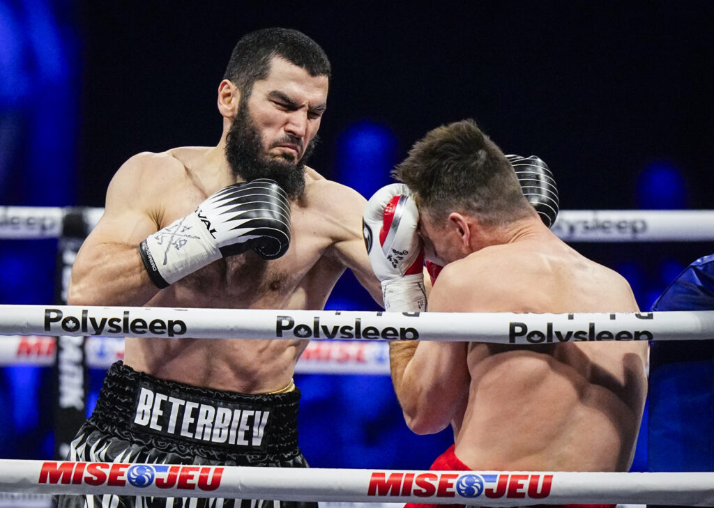 Artur Beterbiev v Callum Smith