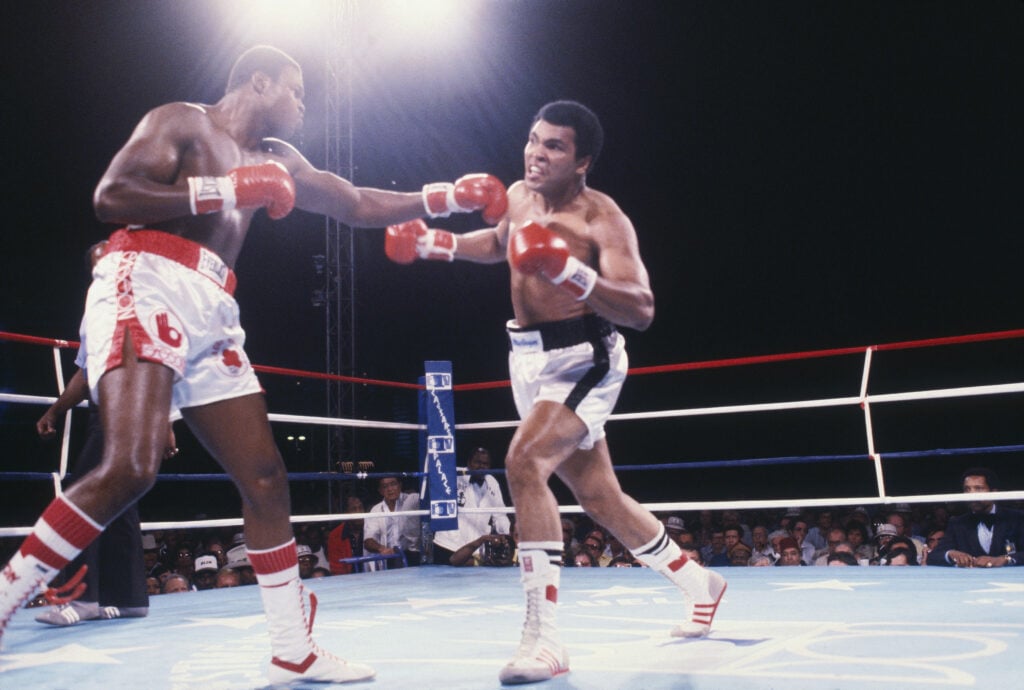 Larry Holmes boxing Muhammad Ali