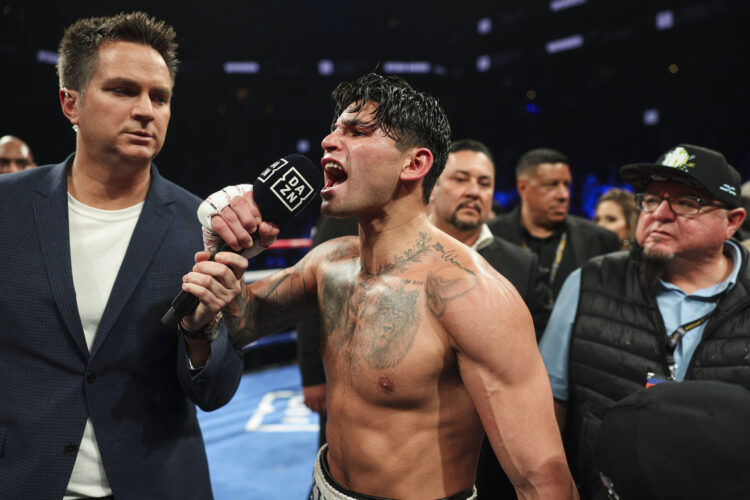 Photo by Cris Esqueda/Golden Boy/Getty Images