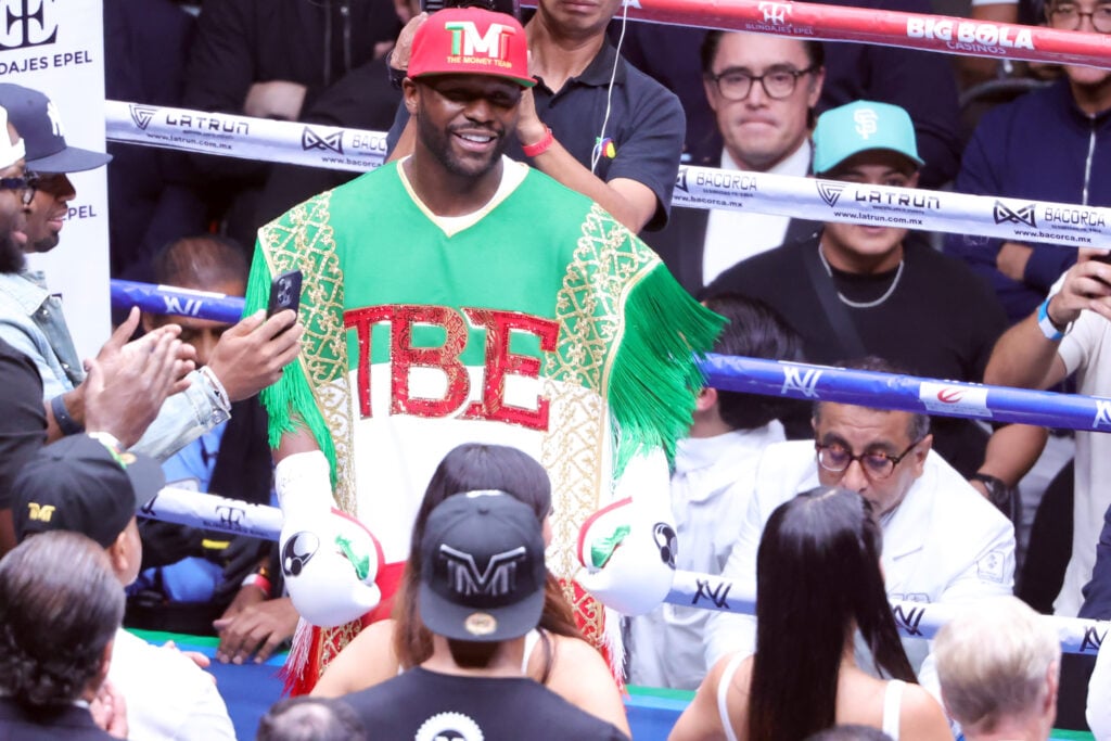 Image of Floyd Mayweather before facing John Gotti III