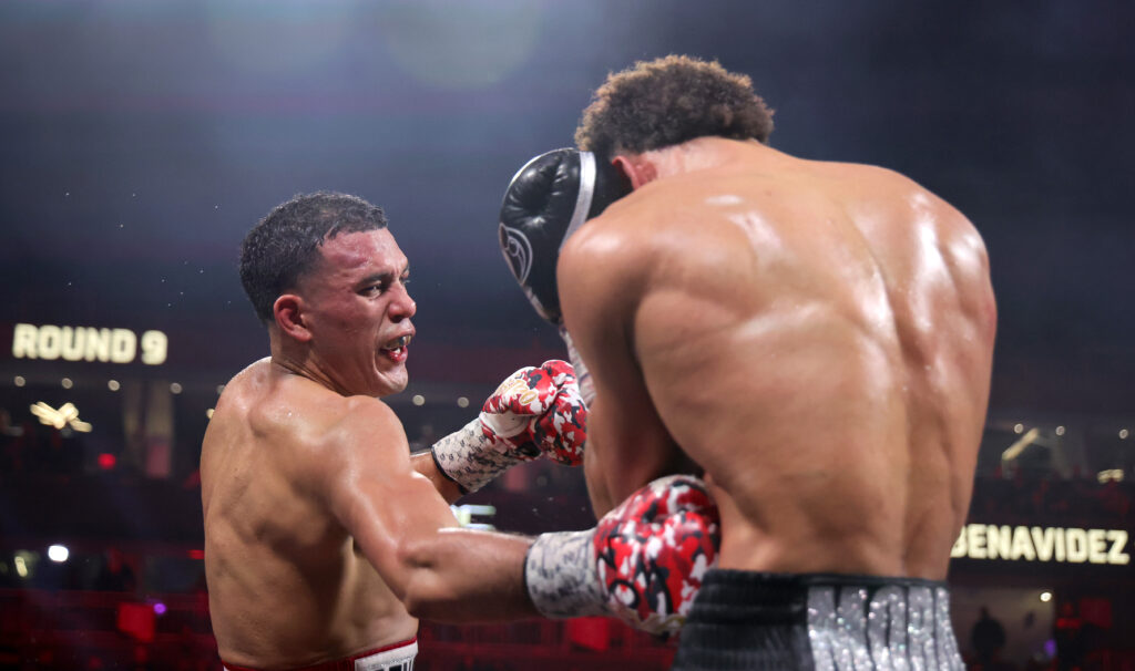 David Benavidez punches David Morrell
