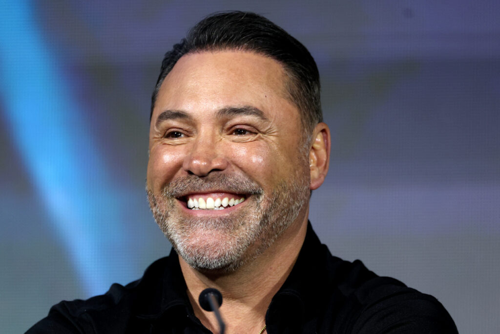 Oscar De La Hoya smiling
