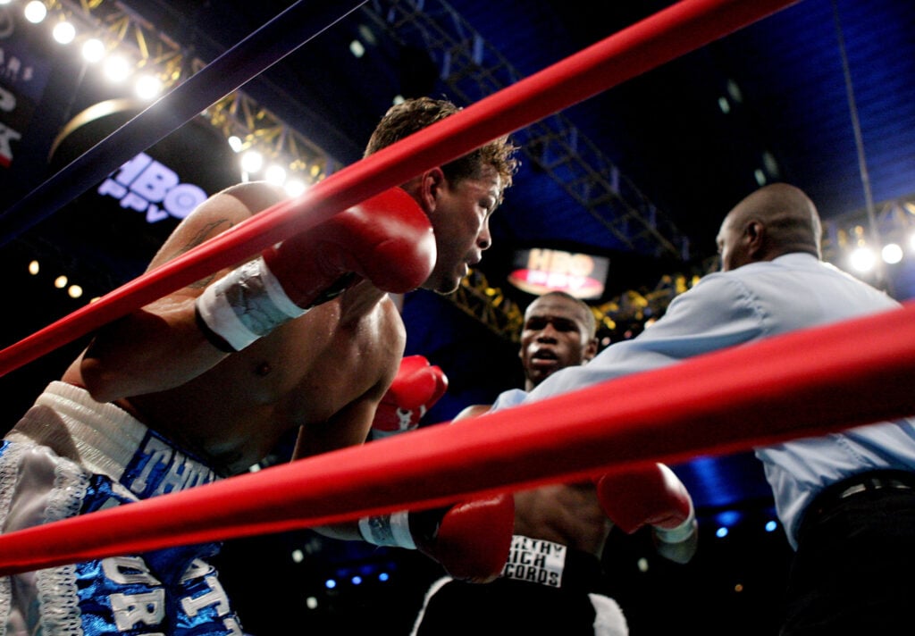 Arturo Gatti v Floyd Mayweather, Jr.