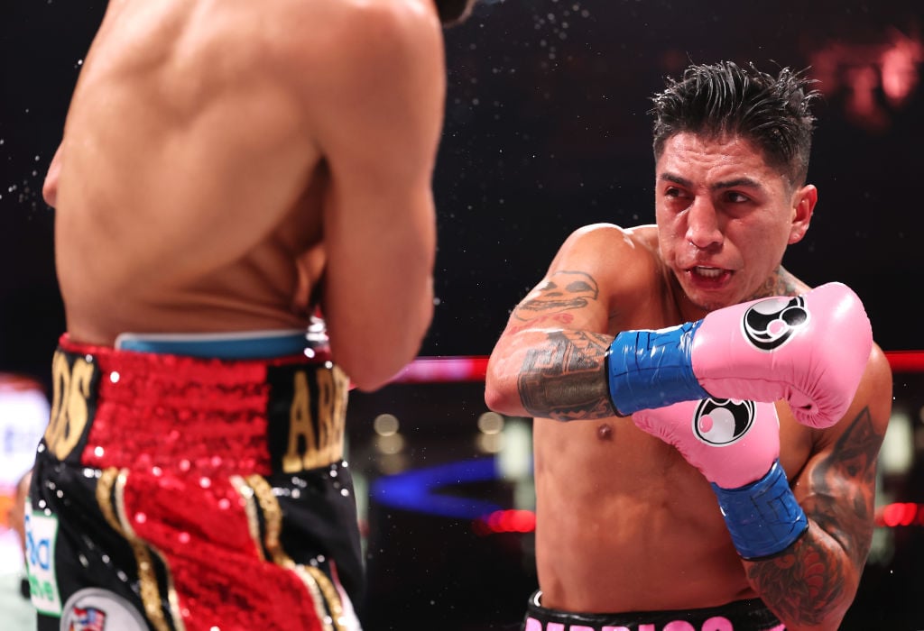 Mario Barrios close-up in his fight with Abel Ramos