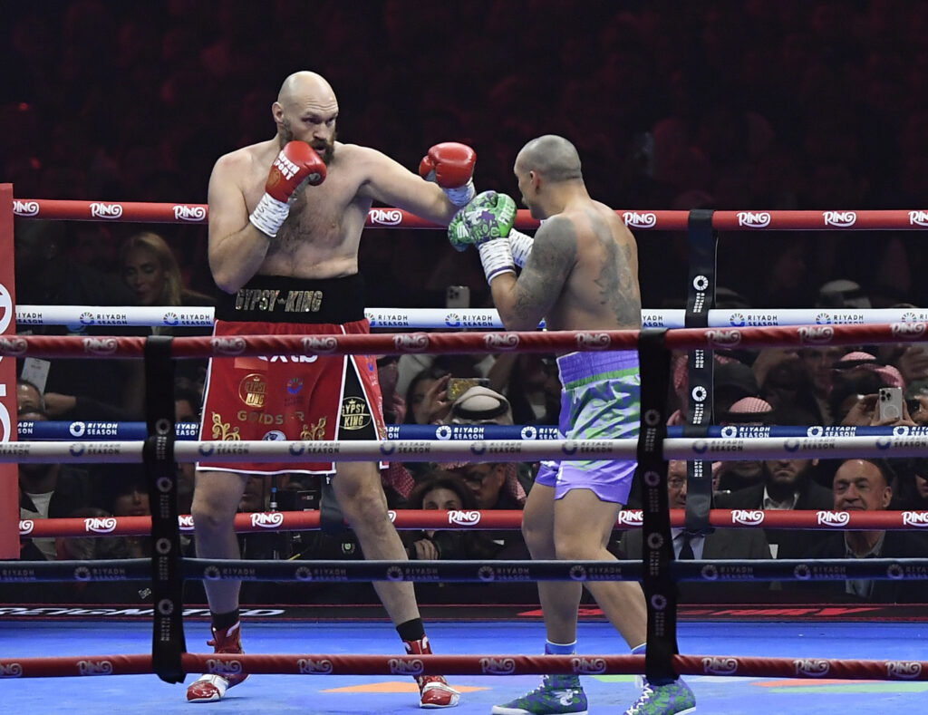 Tyson Fury boxing Oleksandr Usyk in the rematch