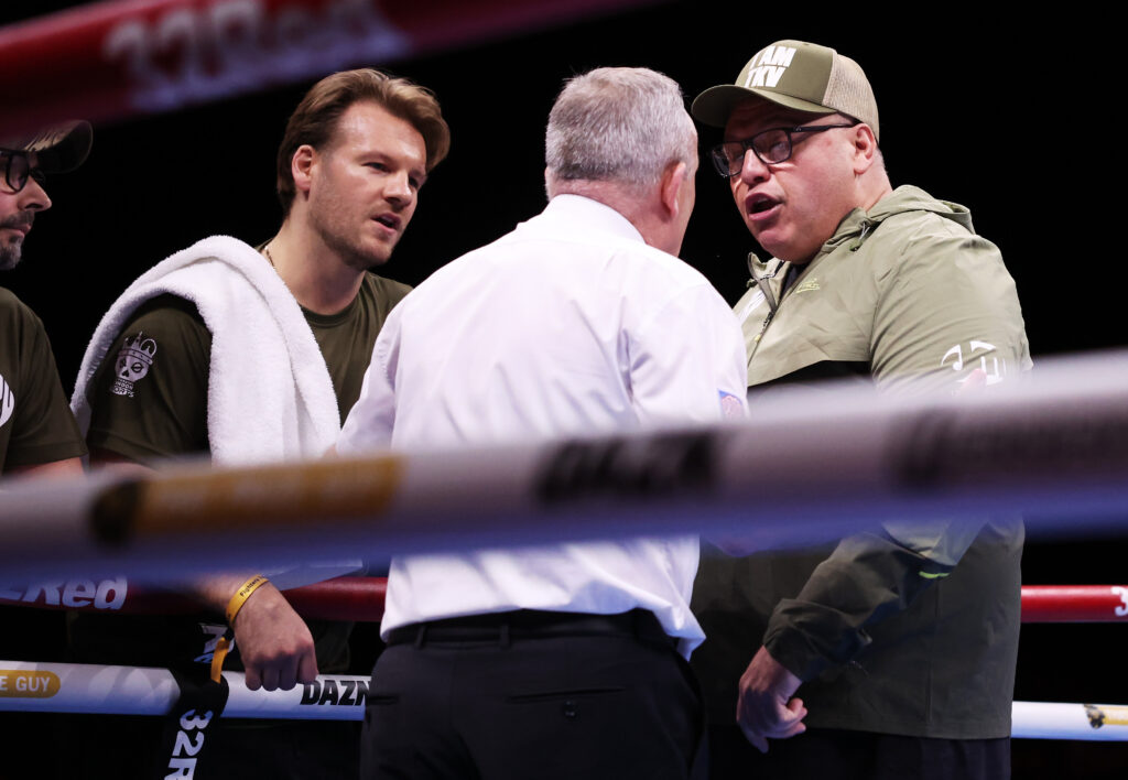 Jeamie Tshikeva's coaches confront referee Ron Kearney.