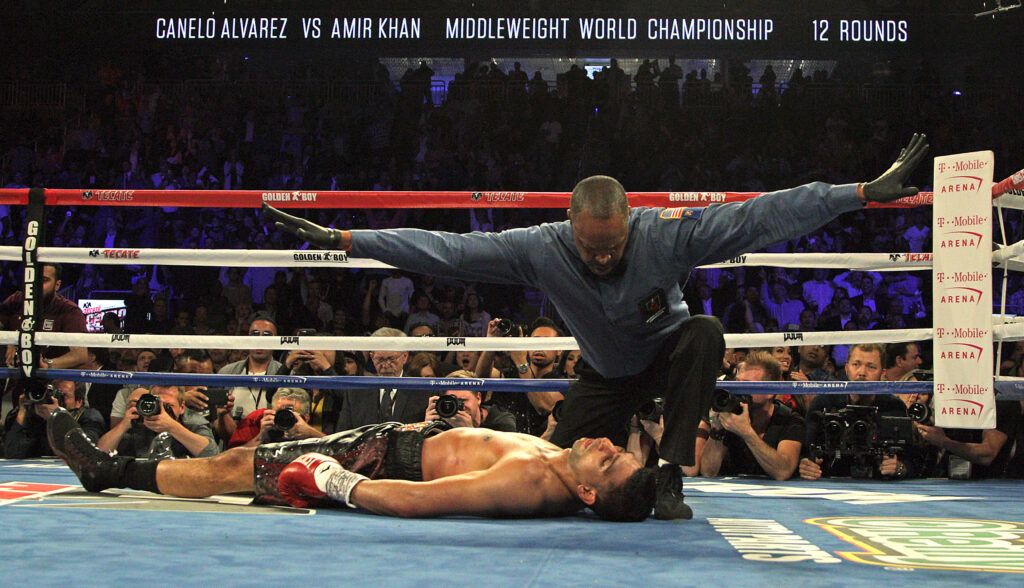 Amir Khan knocked out by Canelo Alvarez