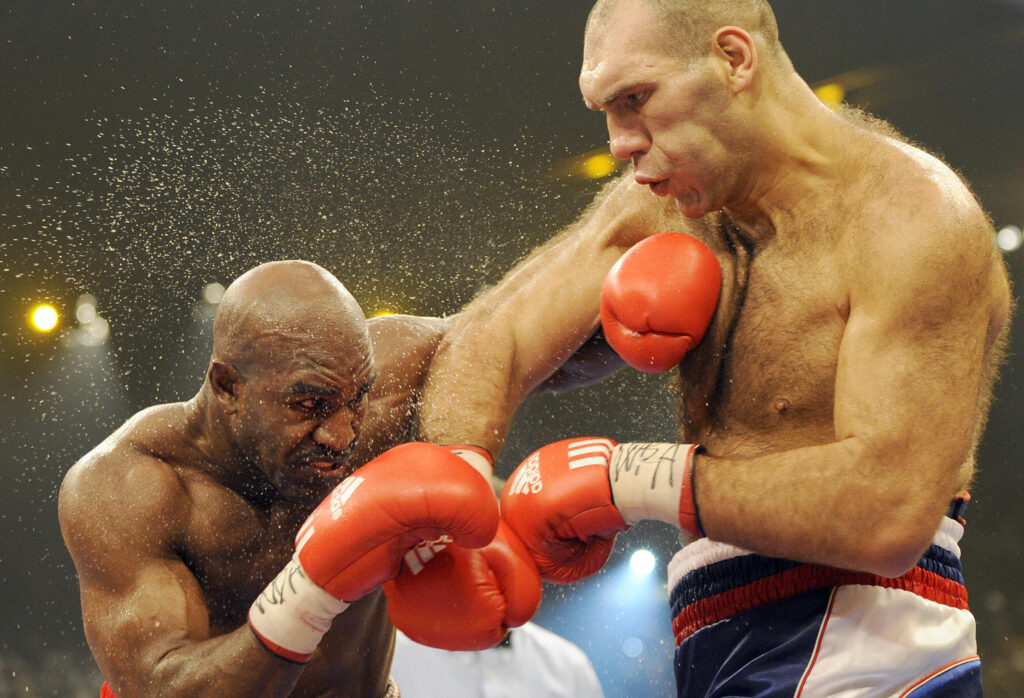 US Evander Holyfield (L) fights against