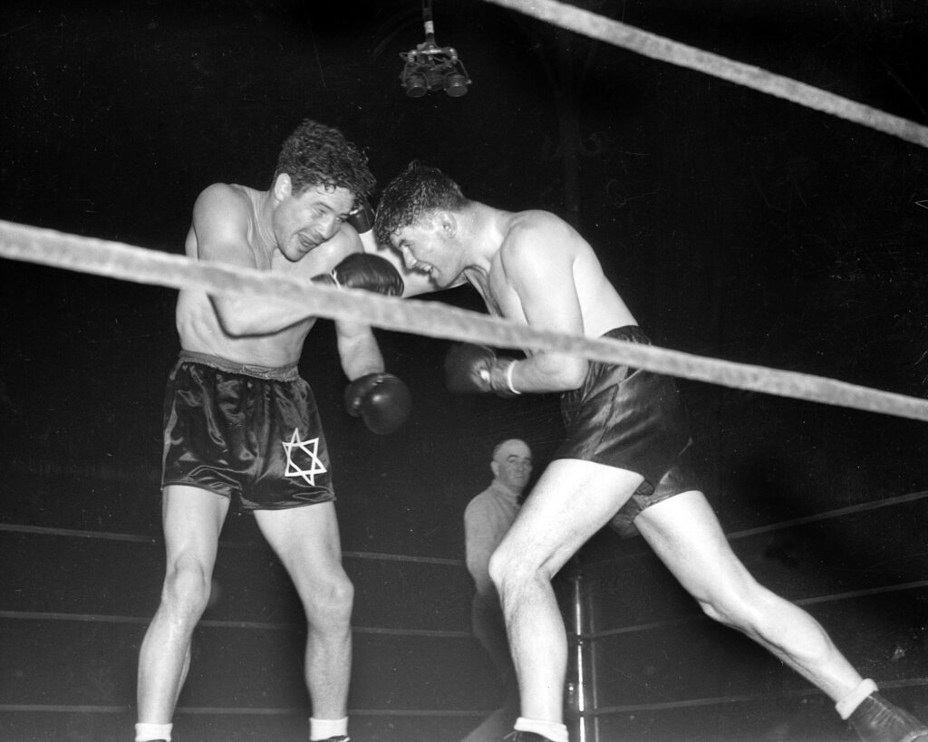 Jim Braddock defeats Max Baer