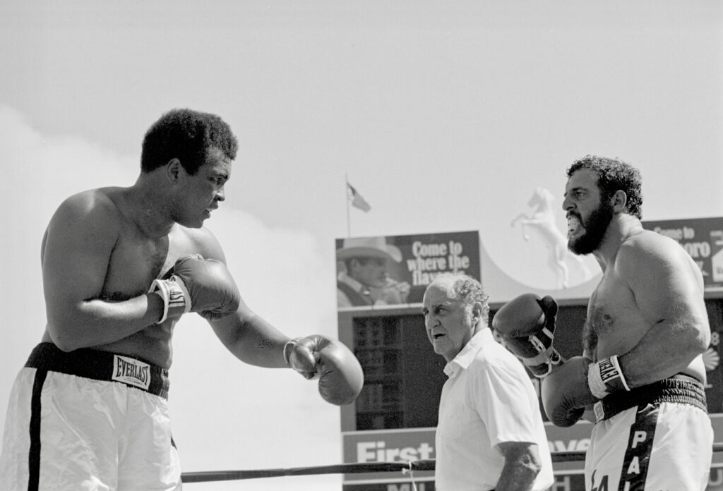Muhammad Ali fighting Lyle Alzado