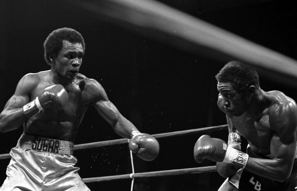Sugar Ray Leonard throwing a punch at Larry Bonds