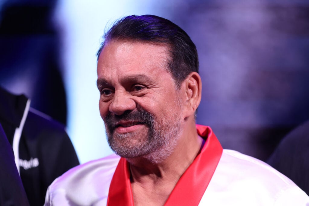 Roberto Duran at press conference