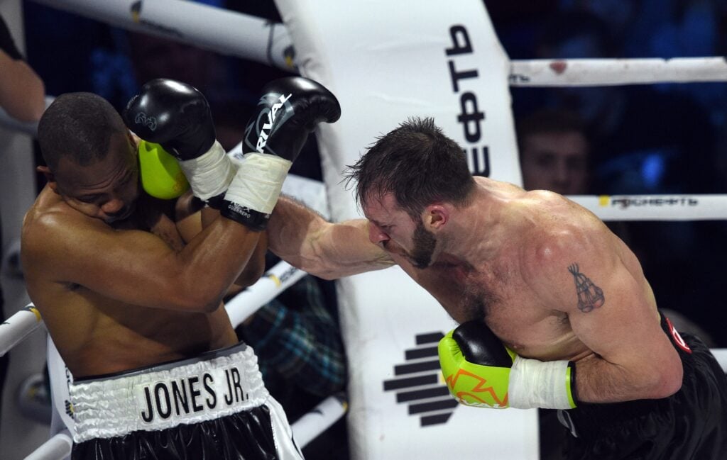 Roy Jones Jr. trades punches with Enzo Maccarinelli