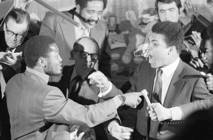 (Original Caption) With fingers pointing Muhammad Ali (R), claiming he is the true champion, and Joe Frazier, the recognized heavyweight titleholde...