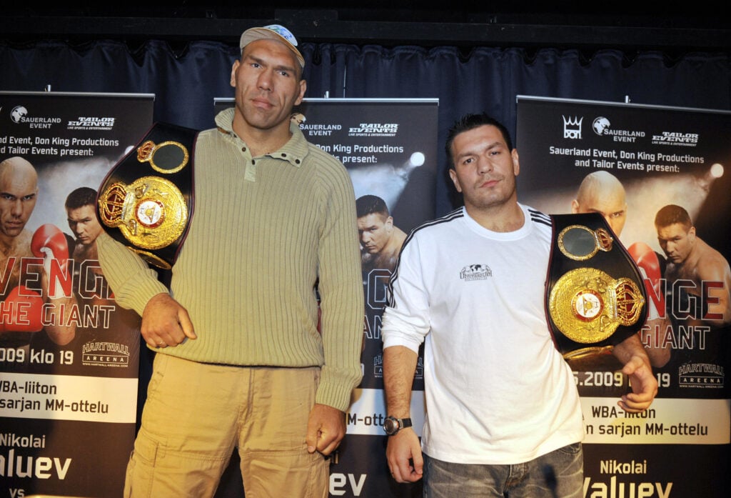 Nikolai Valuev poses next to Ruslan Chagaev
