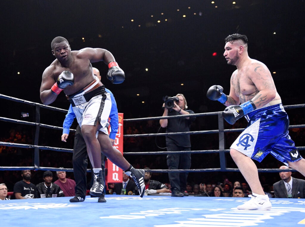 Chris Arreola pursues Curtis Harper