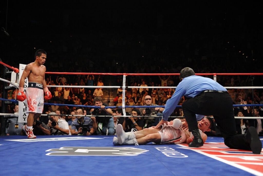 Manny Pacquiao finishes David Diaz