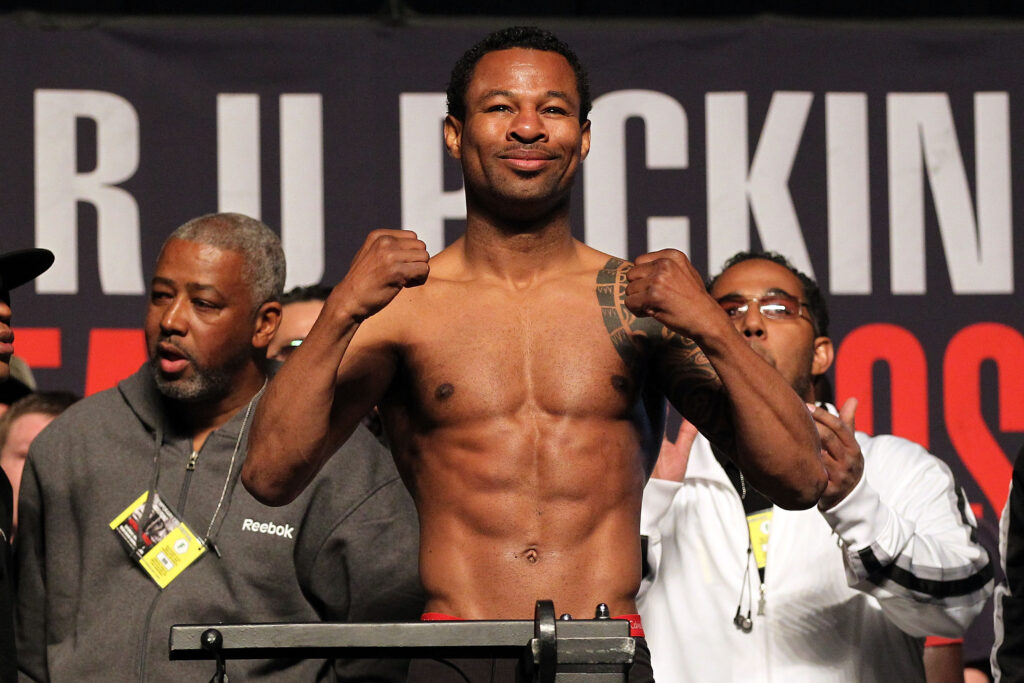 Shane Mosley weighs-in to fight Floyd Mayweather