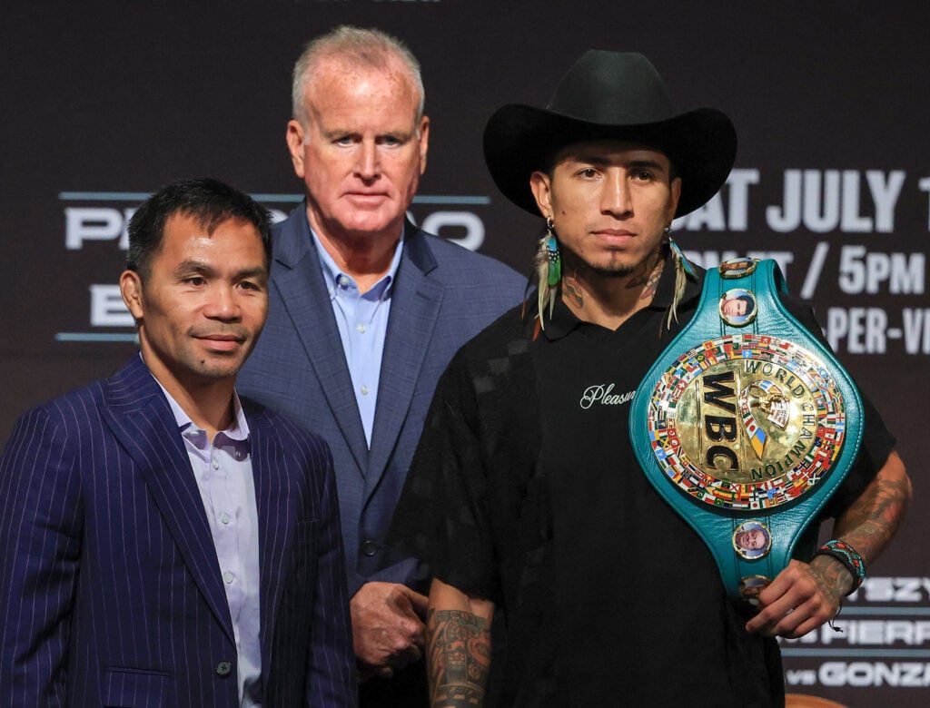 Manny Pacquiao poses with Mario Barrios