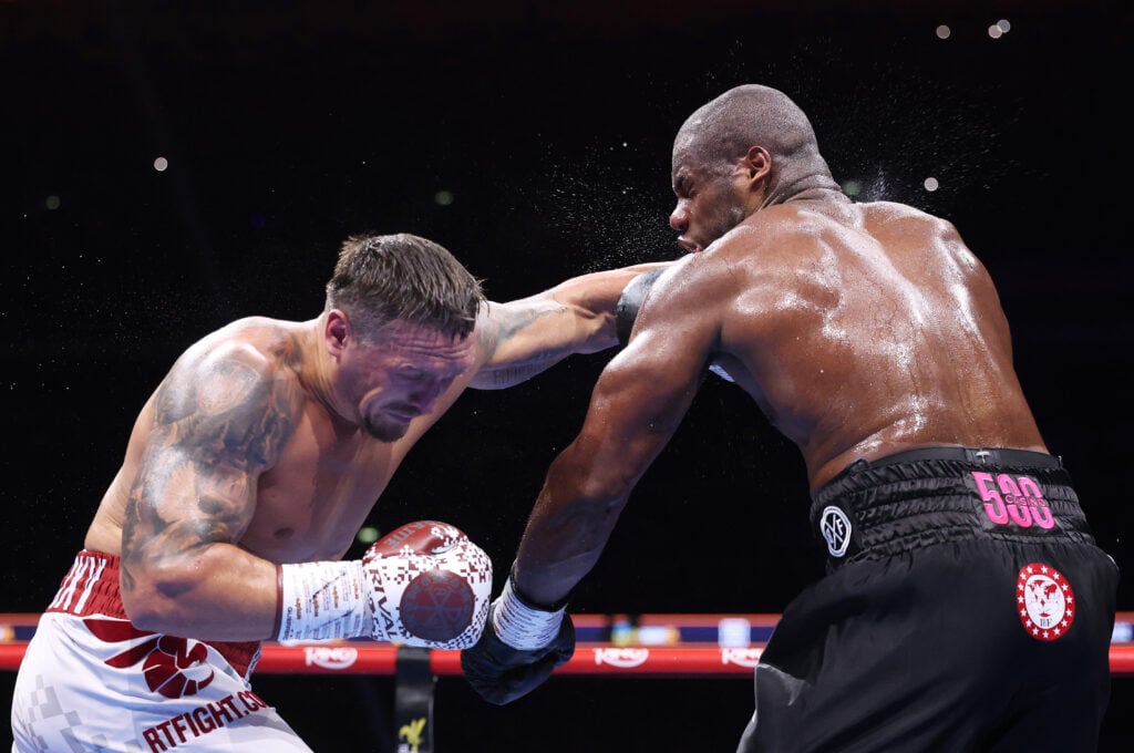 Oleksandr Usyk punches Daniel Dubois