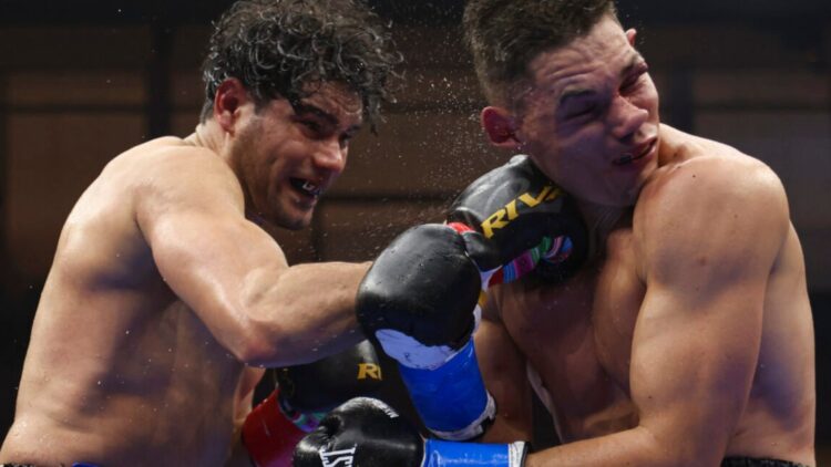Gilberto Ramirez lands a right uppercut flush on the jaw of Chris Billam-Smith