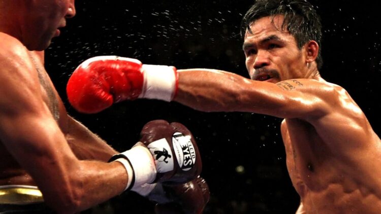 Oscar De La Hoya leans back to avoid a straight left hand from Manny Pacquiao