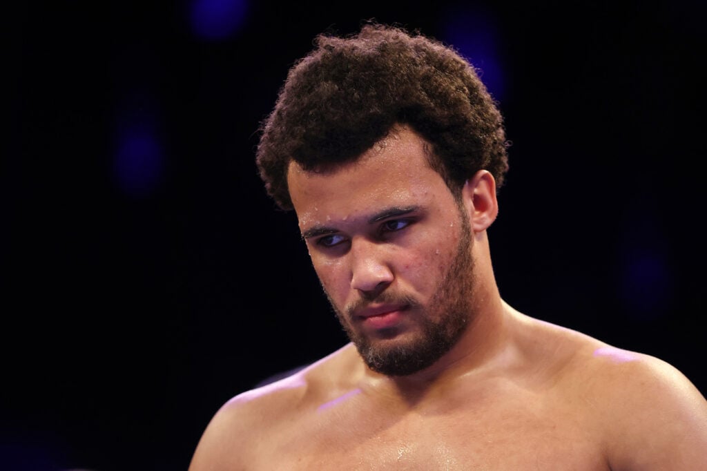 Moses Itauma looks down before his fight with Kostiantyn Dovbyshchenko