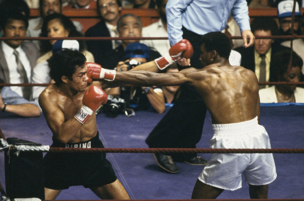 Thomas Hearns boxing Jose 'Pipino' Cuevas